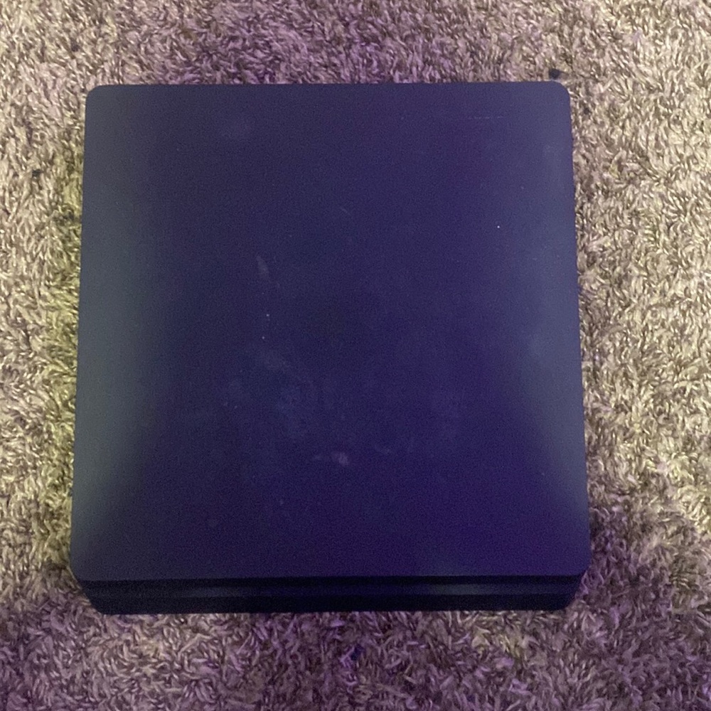Playstation 4 Console + White Controller + 4 games